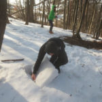 Survival Training Winter Schneedecke heben